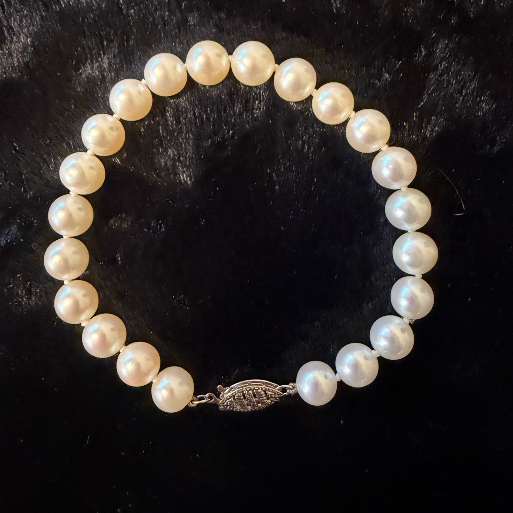 Elegant White Pearl Bracelet